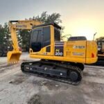 Komatsu PC200-8 Crawler Hydraulic Excavator - Image 2