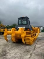 Shantui SD22 heavy-duty crawler bulldozer - Image 2